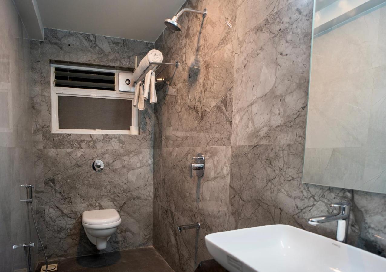 Hotel Oberon Solapur Zewnętrze zdjęcie