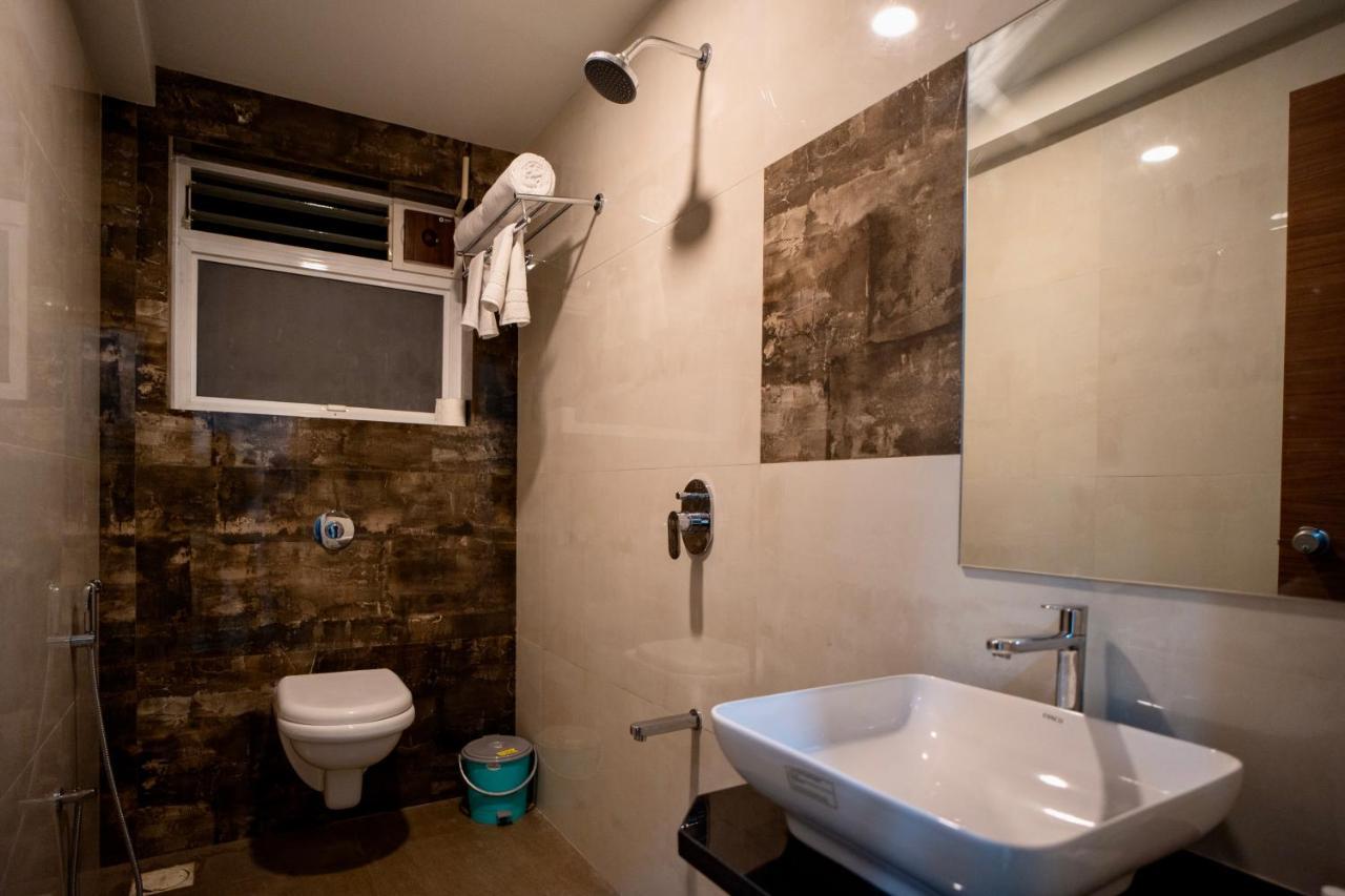 Hotel Oberon Solapur Zewnętrze zdjęcie